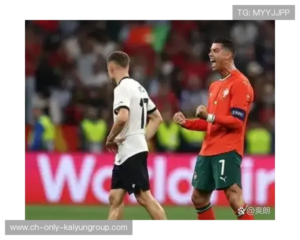 C罗高速接球后迅速完成强力攻门